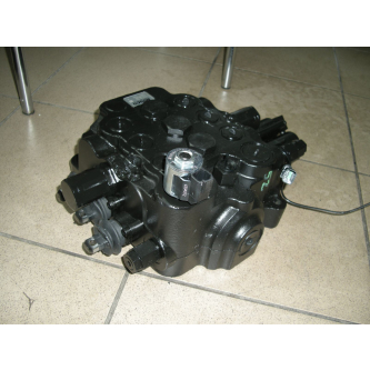3CX Husco front distributor